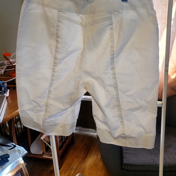 Etcetera size 6 White Brumda zip pockets zip hook closure Brumda Shorts..NICE... - Picture 8 of 12